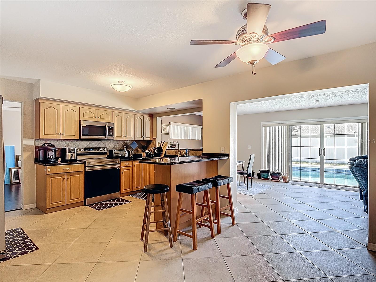 3114 W Paris St, Tampa, FL 33614 photo