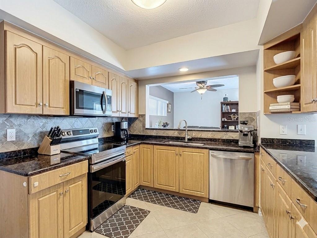 3114 W Paris St, Tampa, FL 33614 photo