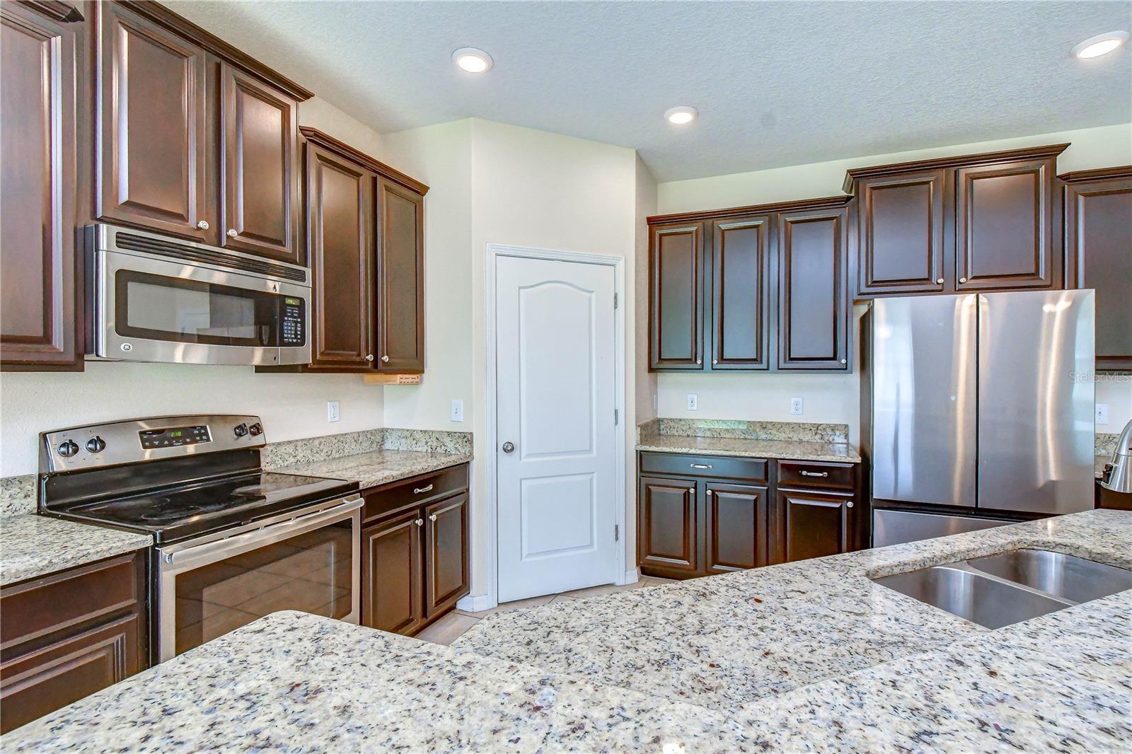 2451 Dakota Rock Dr, Ruskin, FL 33570 photo