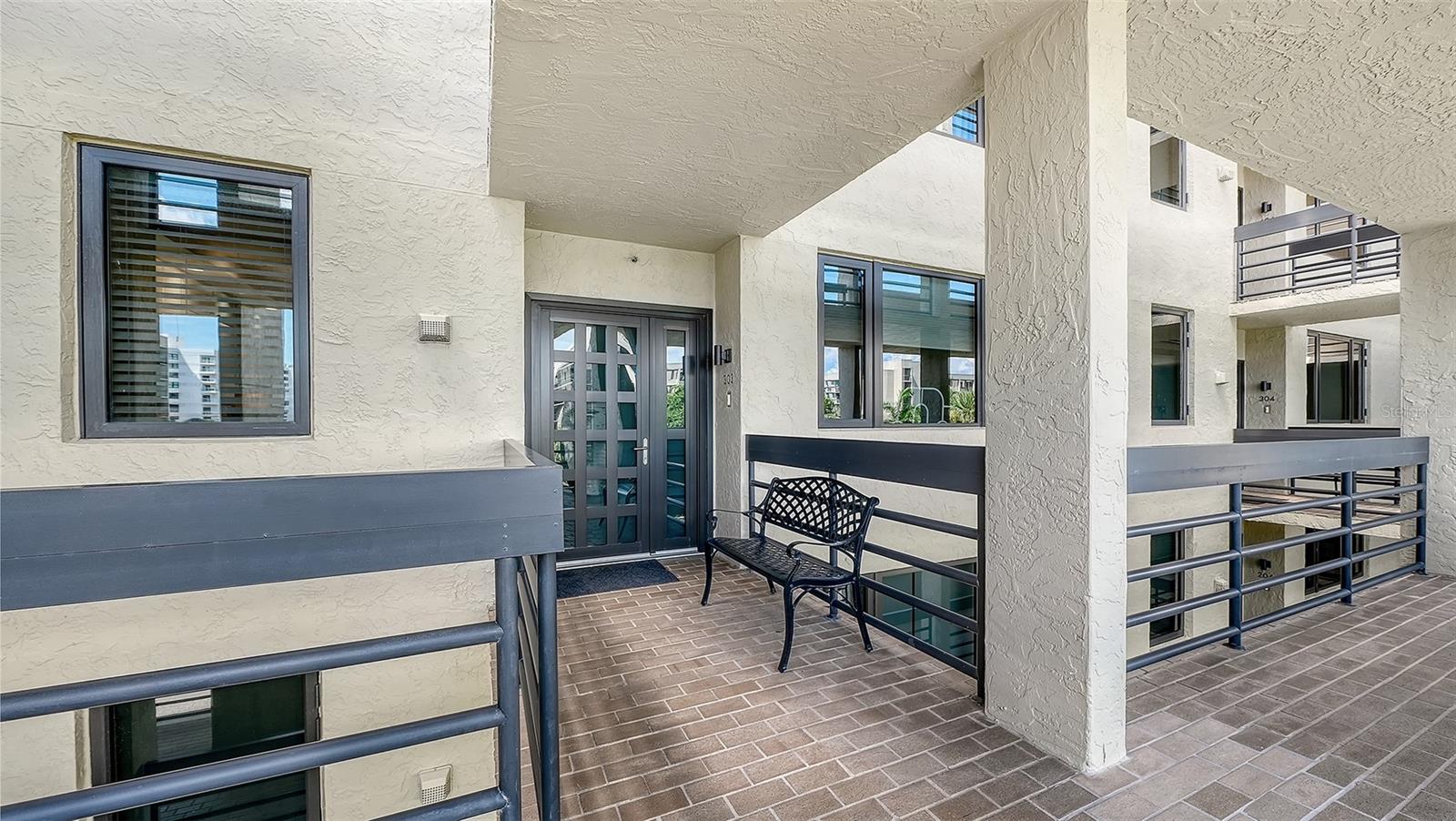 1075 Gulf Of Mexico Dr #303, Longboat Key, FL 34228 photo