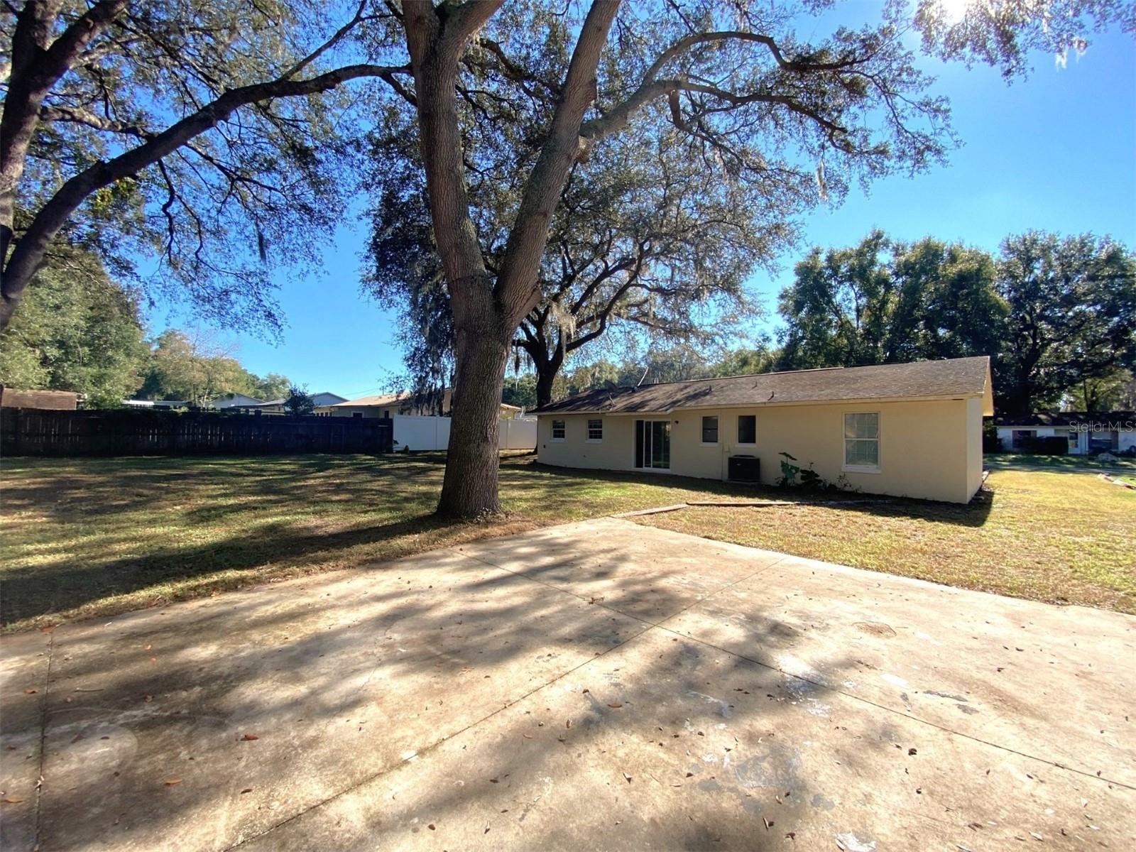 11585 SE 129 Ln, Ocklawaha, FL 32179 photo