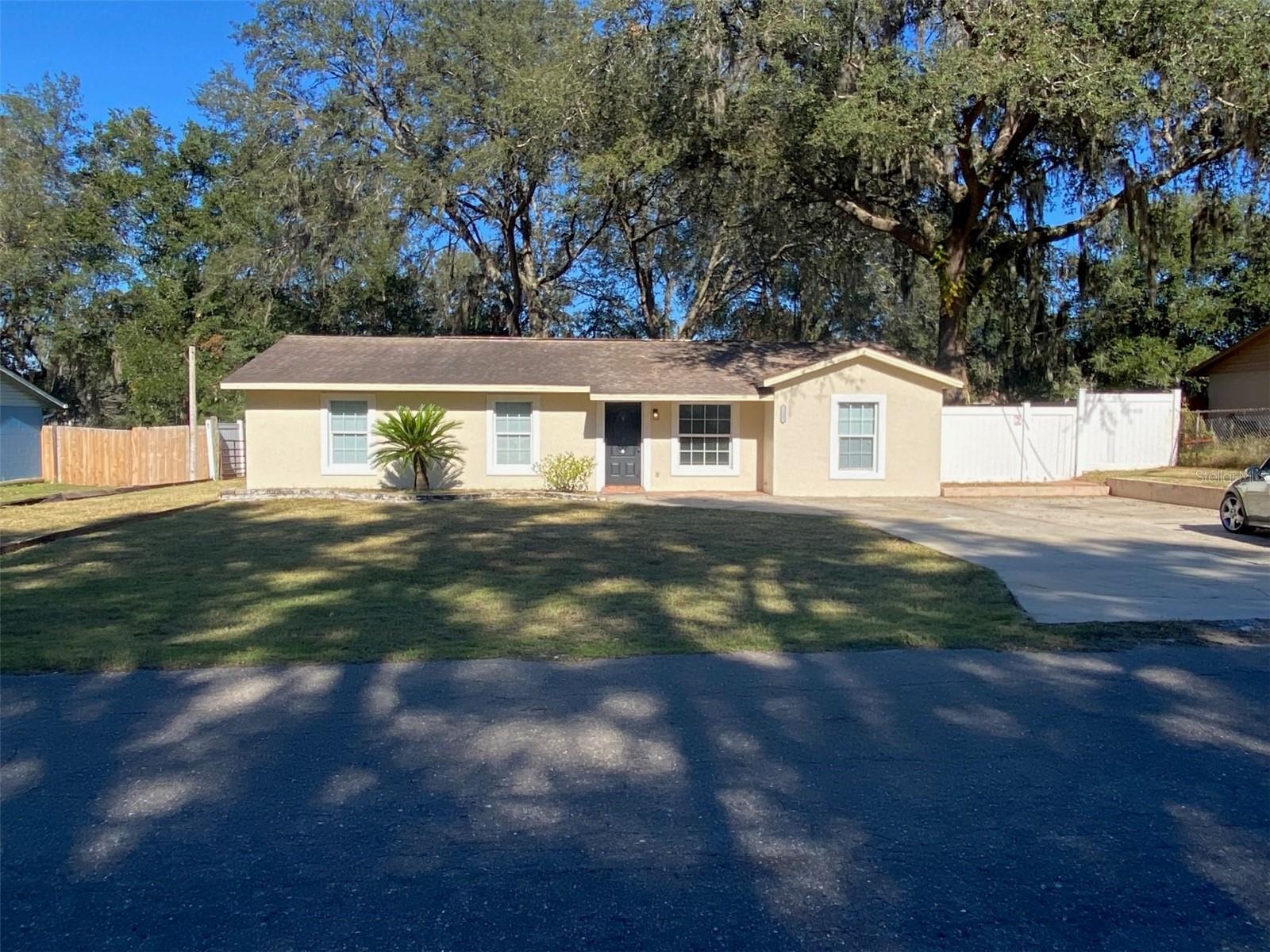 11585 129 Ln, Ocklawaha, FL 32179