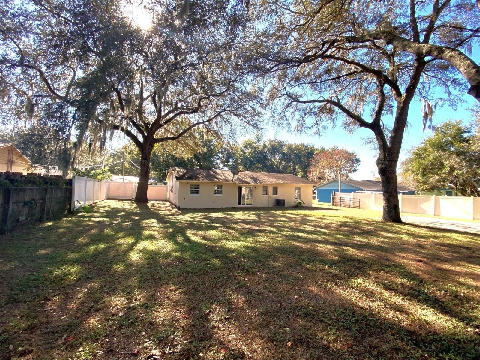 11585 SE 129 Ln, Ocklawaha, FL 32179 photo