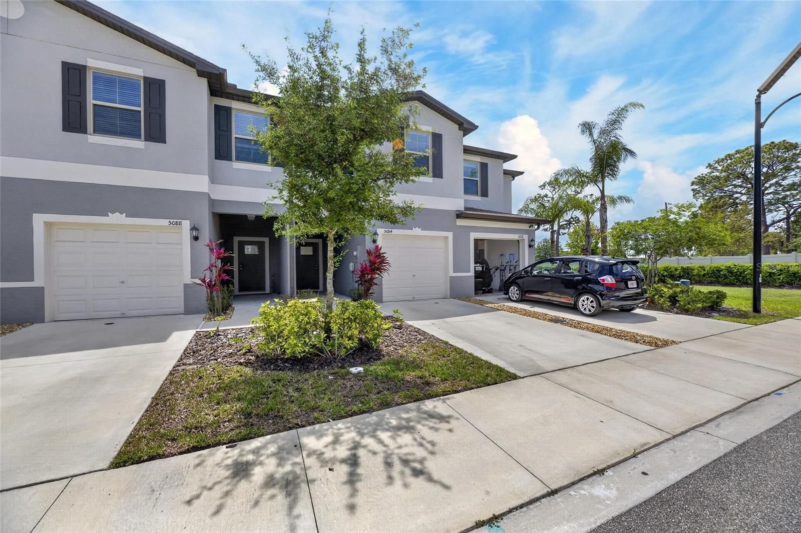 5084 Forum Blvd, Holiday, FL 34690 photo