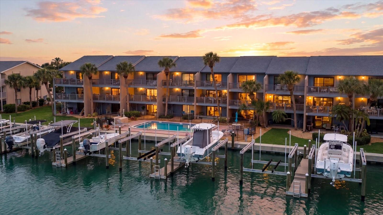 11835 3 St, Treasure Island, FL 33706