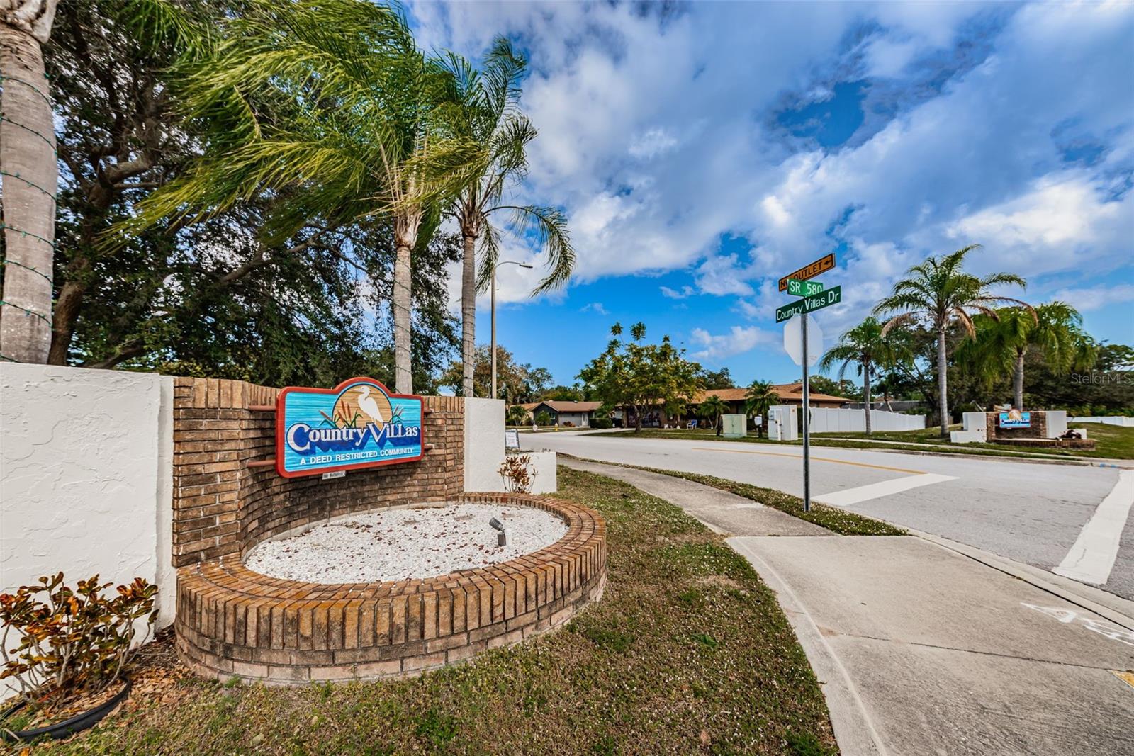 203 Hillcrest Dr, Safety Harbor, FL 34695 photo