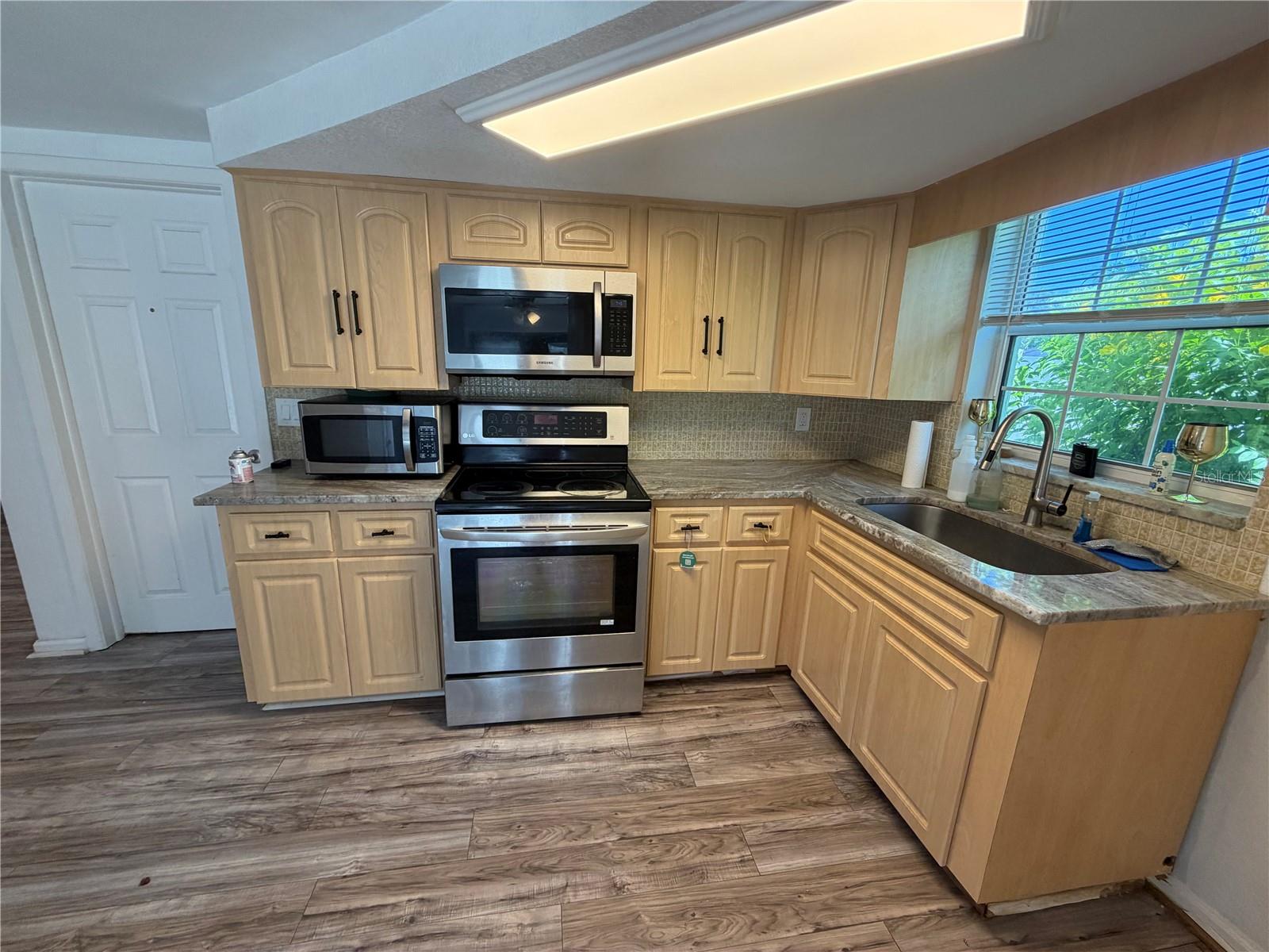 9331 Rainbow Ln, Port Richey, FL 34668 photo