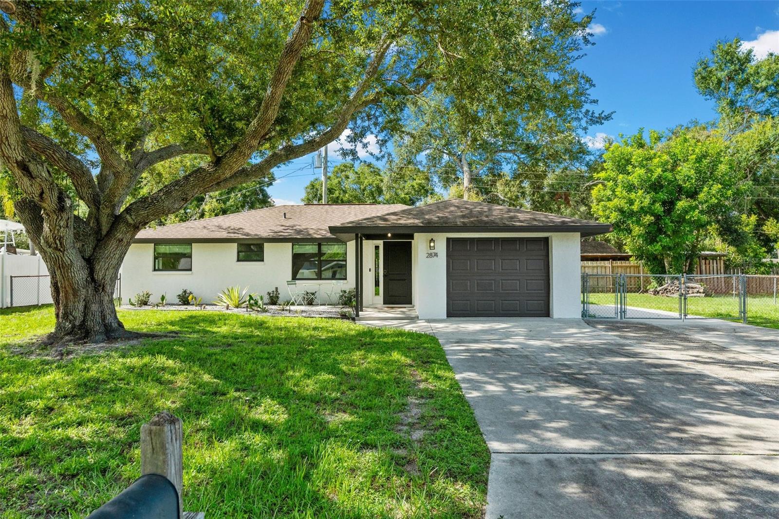 2874 Davis Blvd, Sarasota, FL 34237 photo