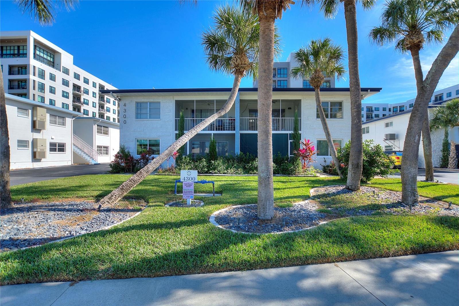 4300 37 St #4, Saint Petersburg, FL 33711 photo