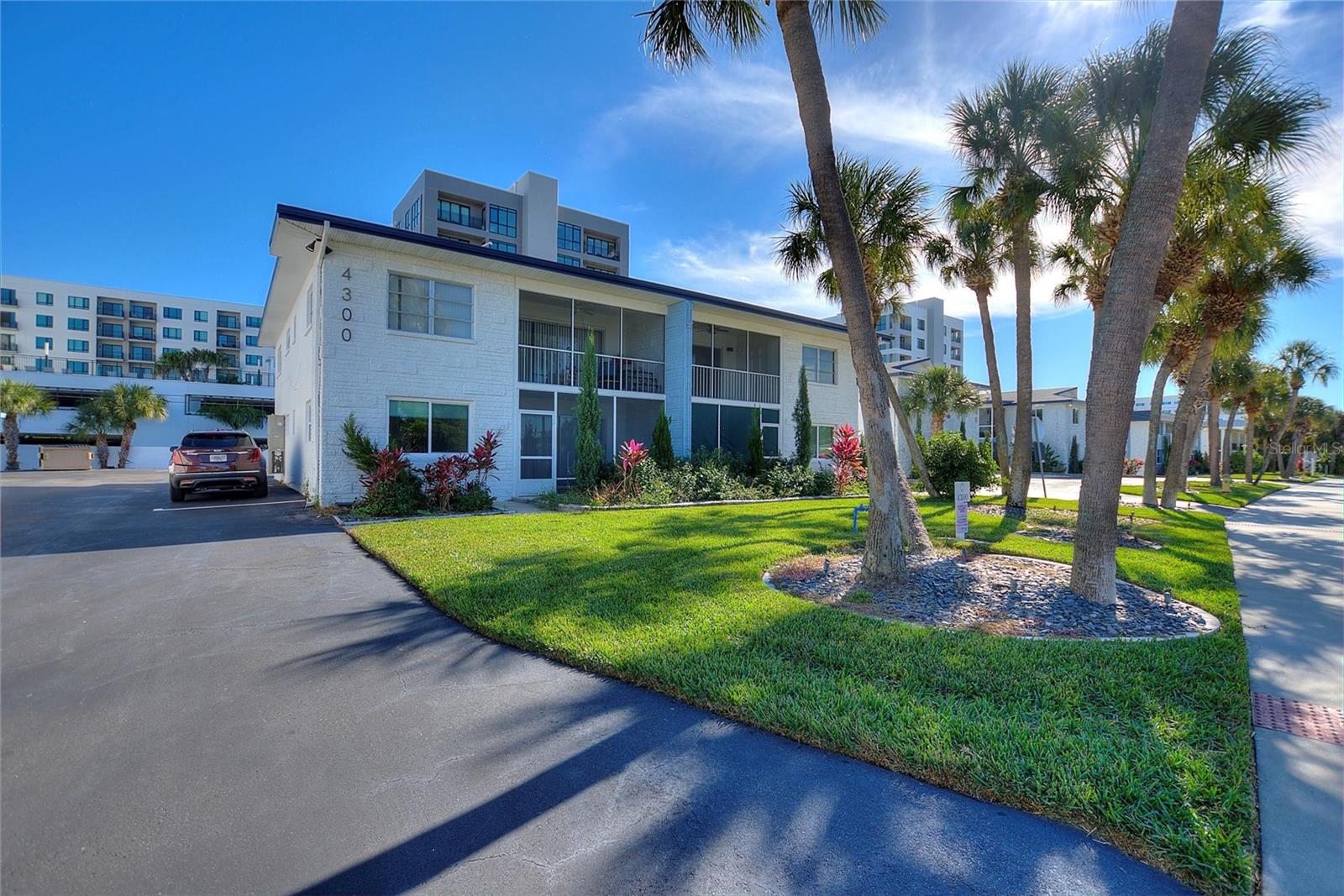 4300 37 St #4, Saint Petersburg, FL 33711 photo