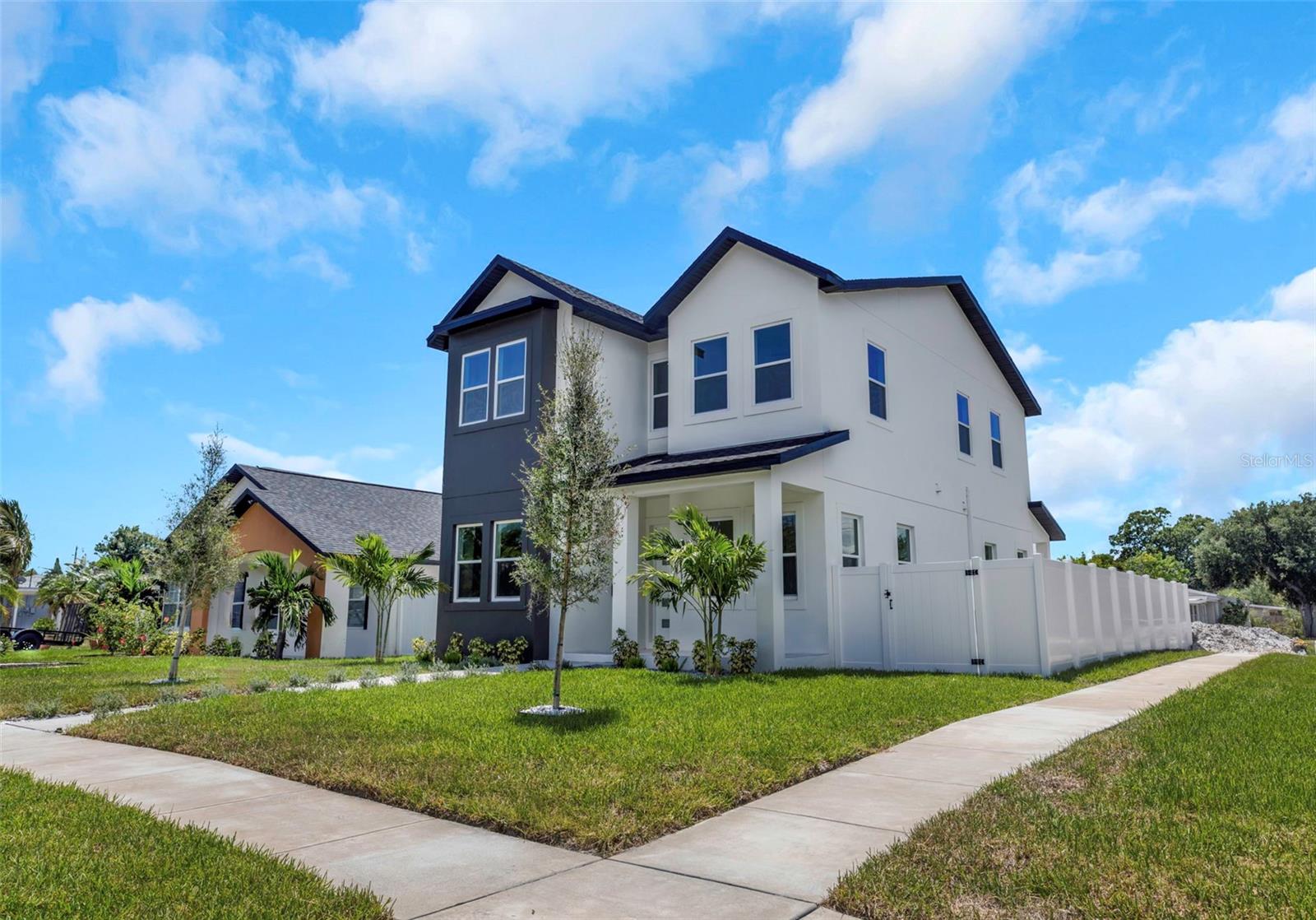 617 Folsom St, Saint Petersburg, FL 33707 photo