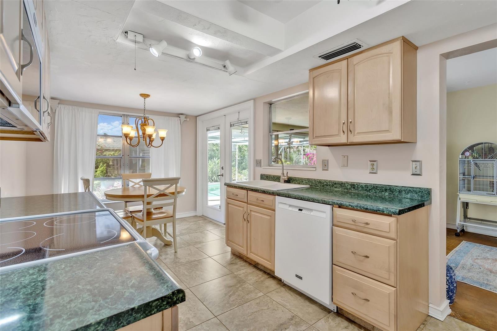 Single Family Residence in SARASOTA FL 7542 SWANSON LANE 12.jpg