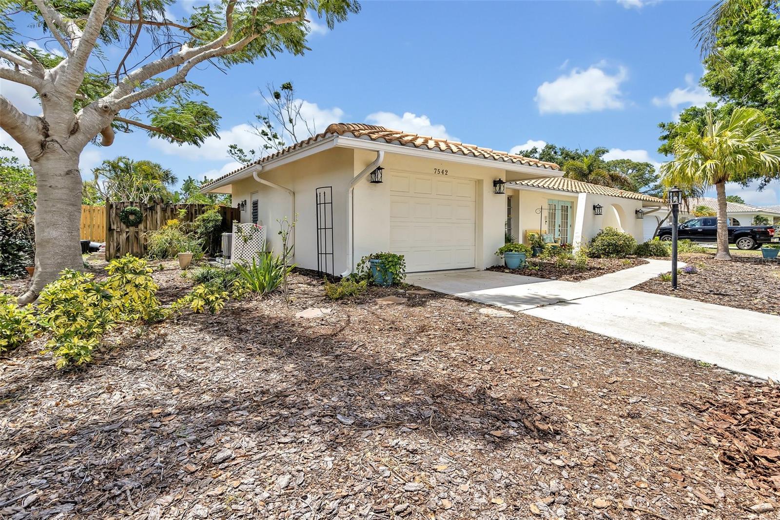 Single Family Residence in SARASOTA FL 7542 SWANSON LANE 33.jpg