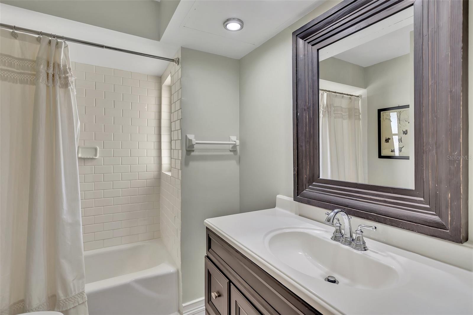 Single Family Residence in SARASOTA FL 7542 SWANSON LANE 24.jpg