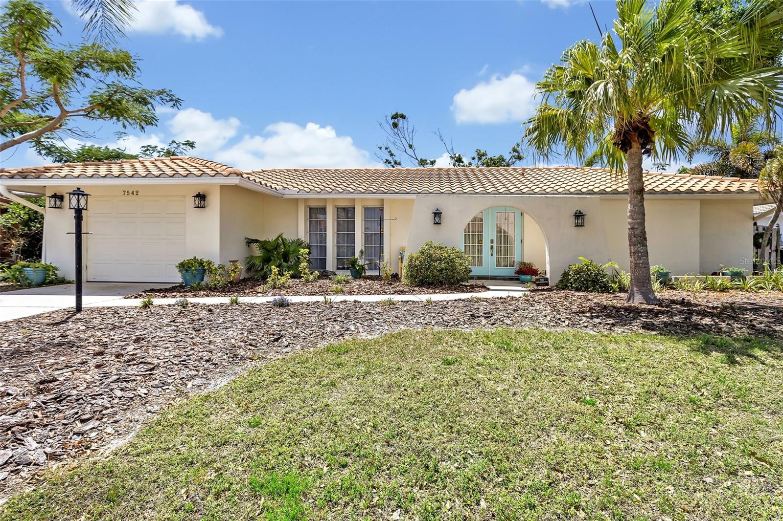 Single Family Residence in SARASOTA FL 7542 SWANSON LANE 32.jpg