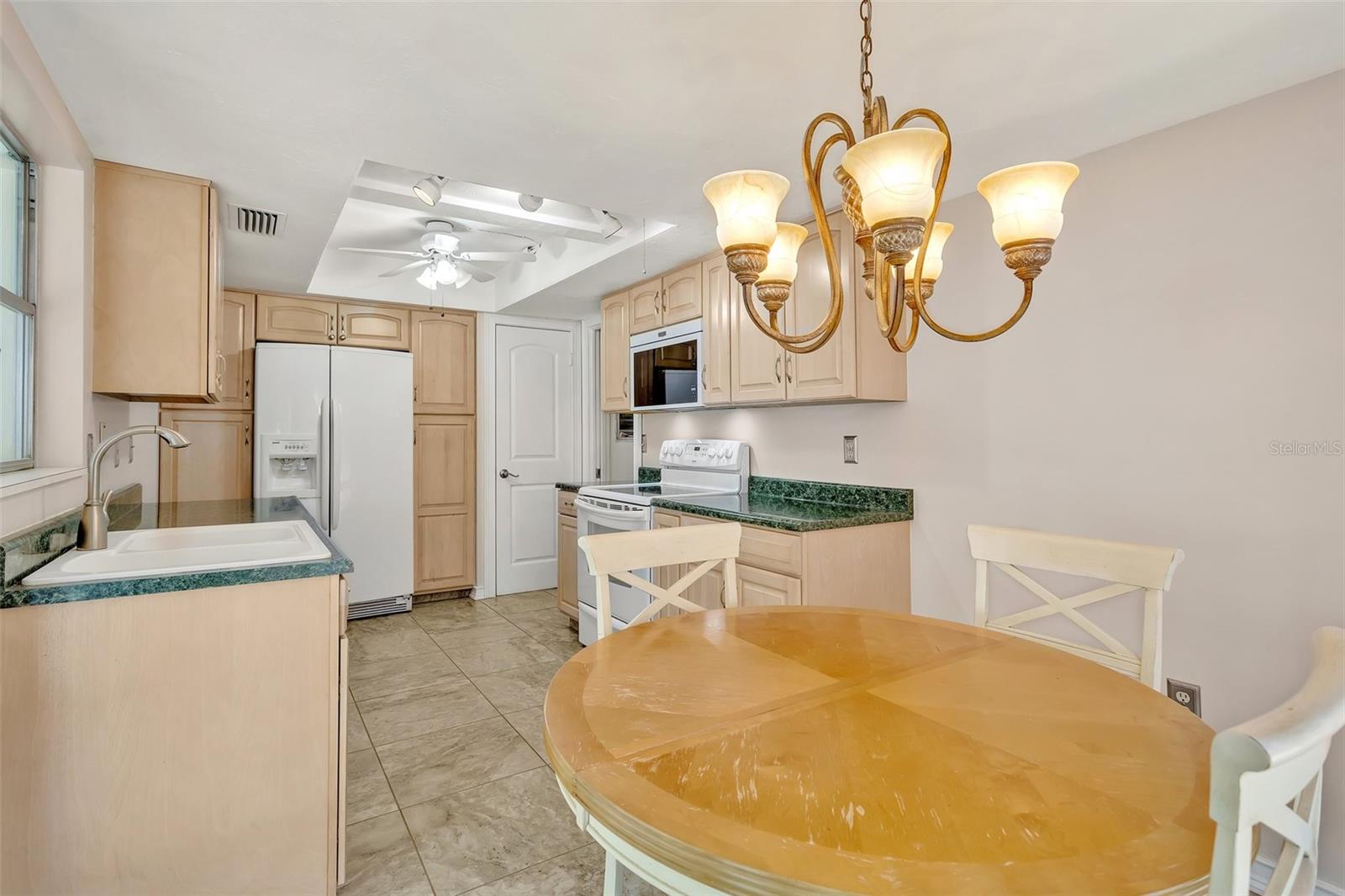 Single Family Residence in SARASOTA FL 7542 SWANSON LANE 13.jpg