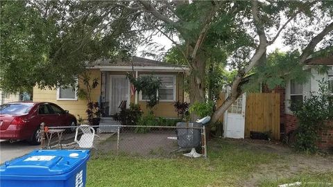 Single Family Residence in ST PETERSBURG FL 2542 IRVING AVENUE.jpg
