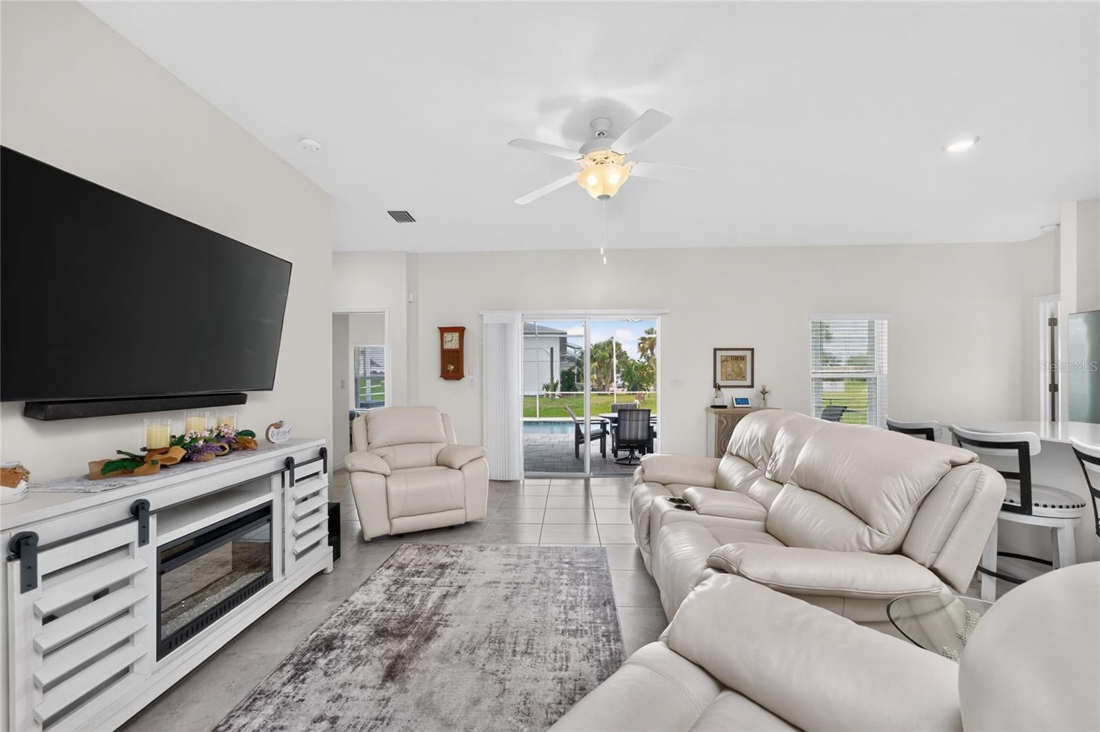93 Mark Twain Ln, Rotonda West, FL 33947 photo