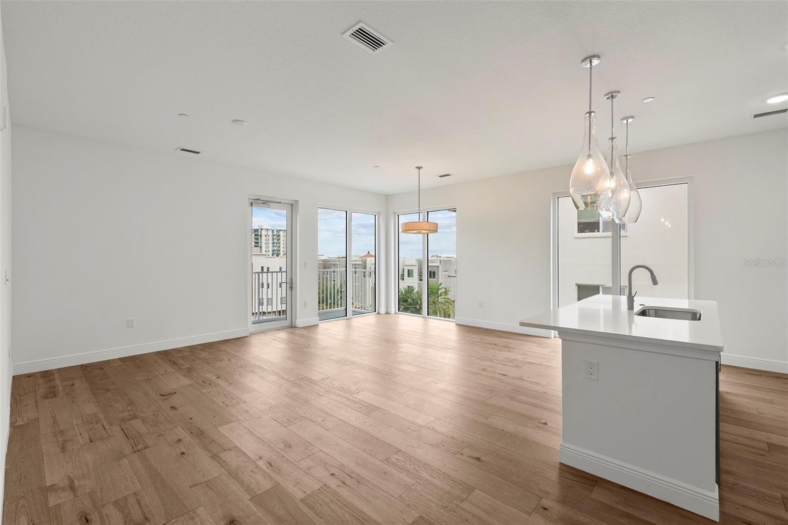 600 3 Ave #406, Saint Petersburg, FL 33701 photo