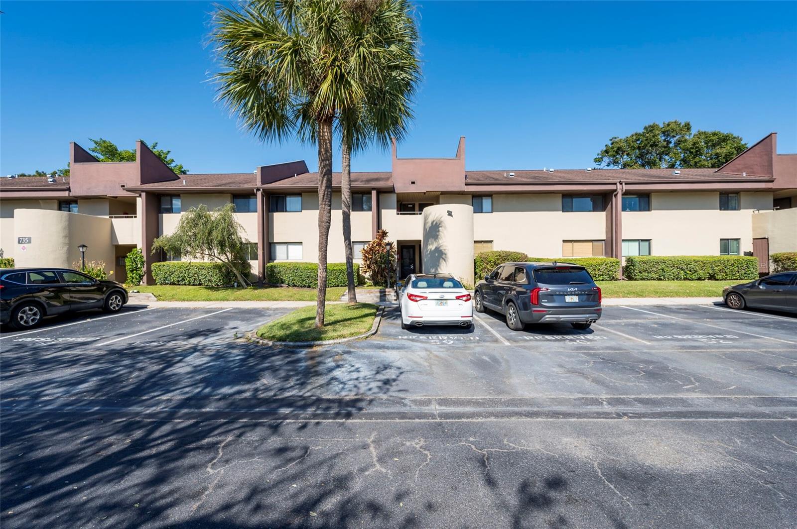 735 Village Dr, Saint Petersburg, FL 33716