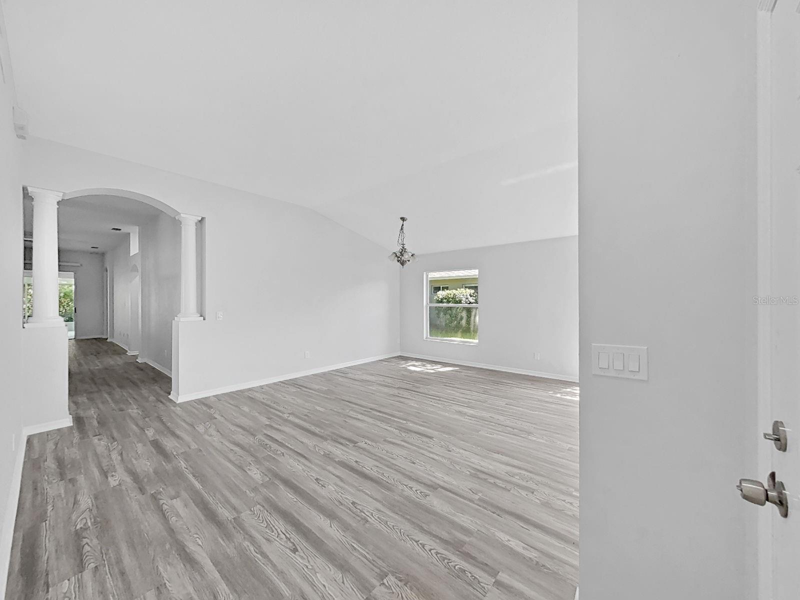 1423 Lake Shore Ranch Dr, Seffner, FL 33584 photo