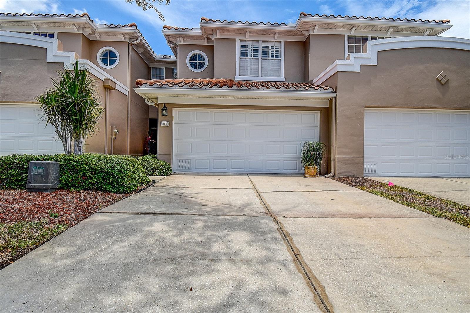 256 Valencia Cir, Saint Petersburg, FL 33716 photo