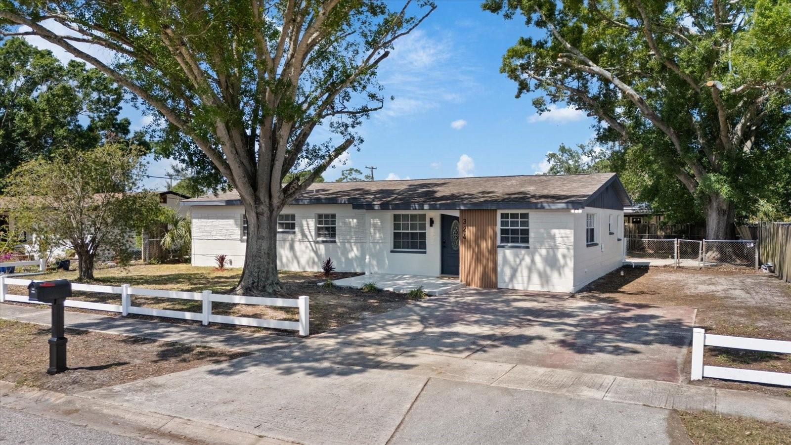 324 Country Club Dr, Oldsmar, FL 34677