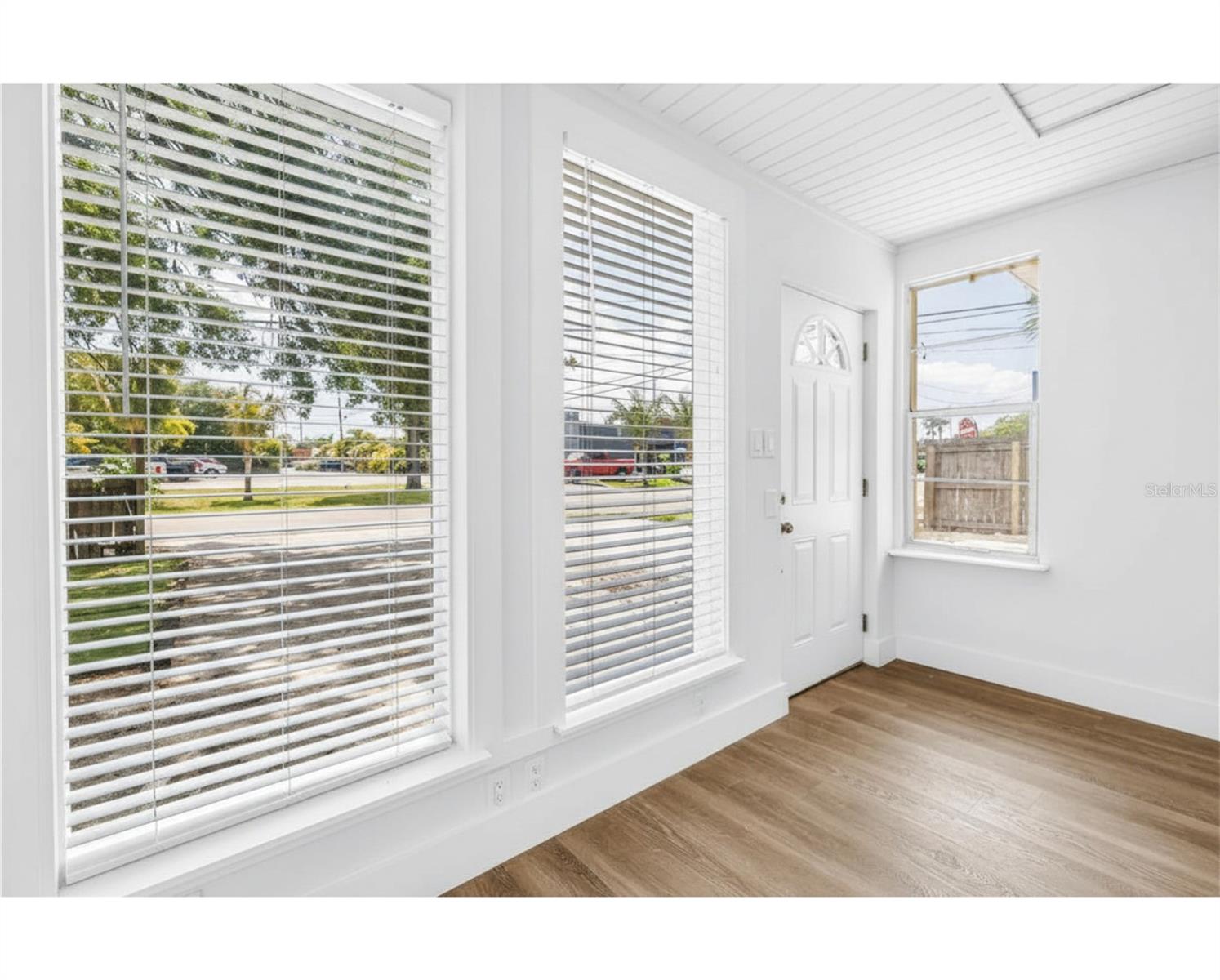 110 NE Monroe Cir #1, Saint Petersburg, FL 33702 photo