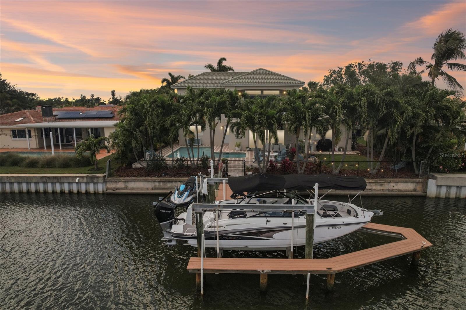 2032 Massachusetts Ave, Saint Petersburg, FL 33703 photo