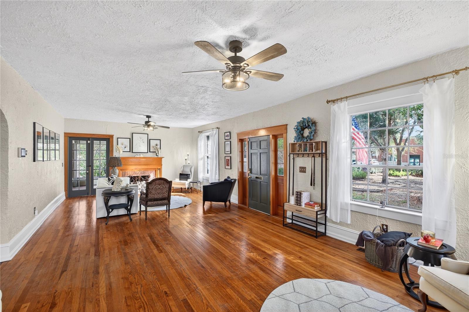 1305 Washington Ave, Eustis, FL 32726 photo