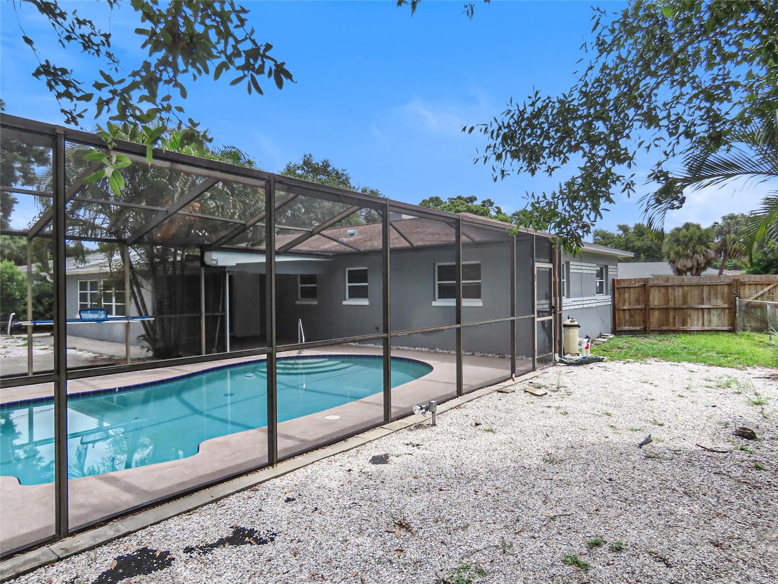 2434 65 St, Saint Petersburg, FL 33710 photo