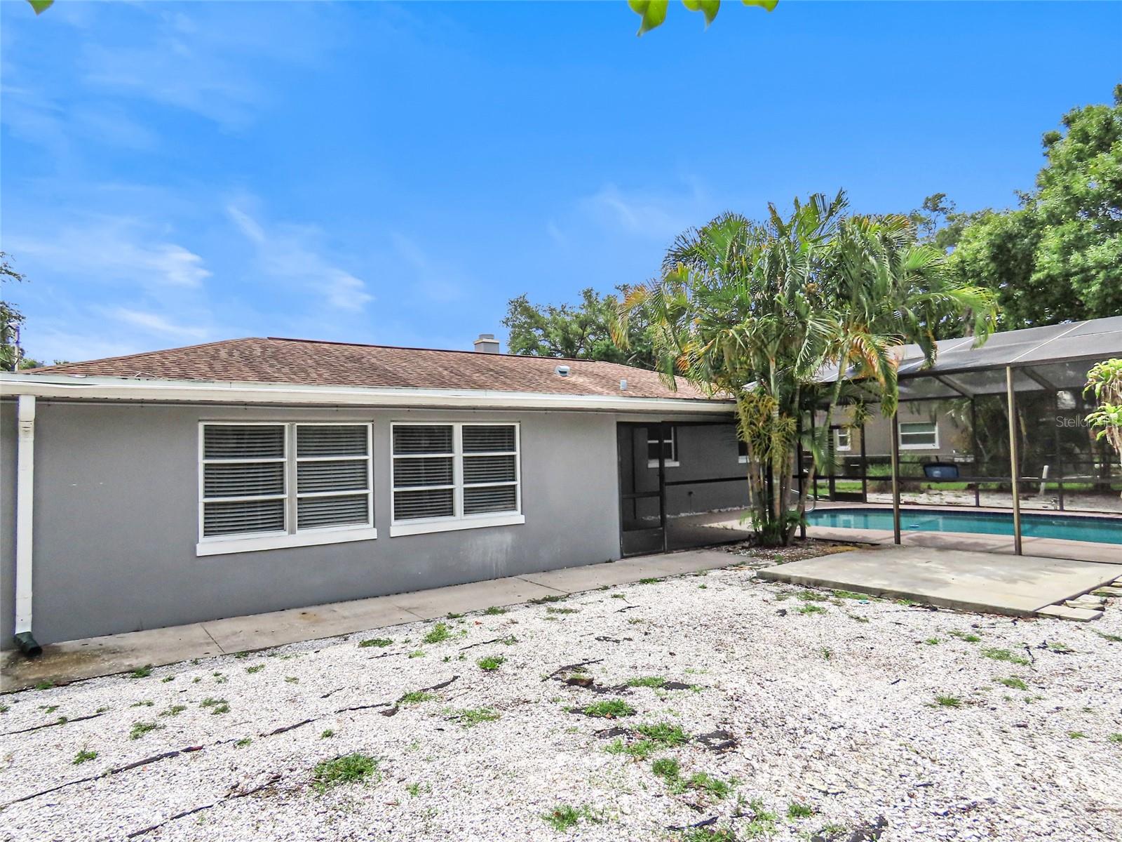 2434 65 St, Saint Petersburg, FL 33710 photo