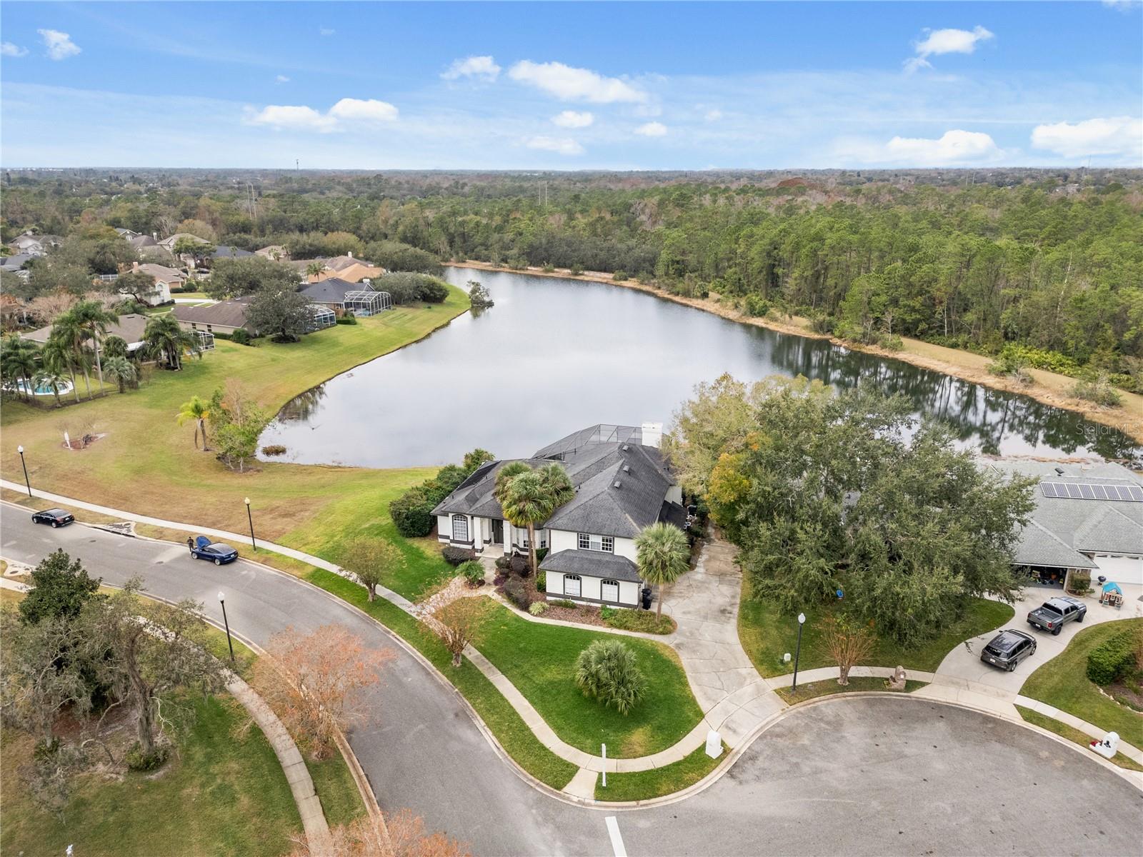 1746 Carillon Park Dr, Oviedo, FL 32765 photo