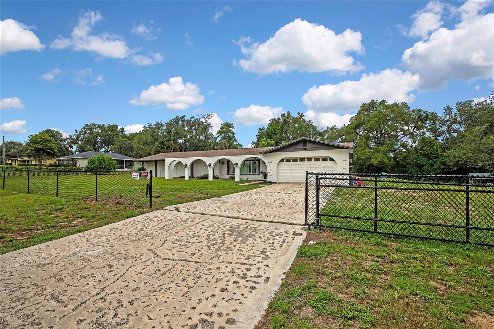 12305 Leanne Dr, Dade City, FL 33525 photo