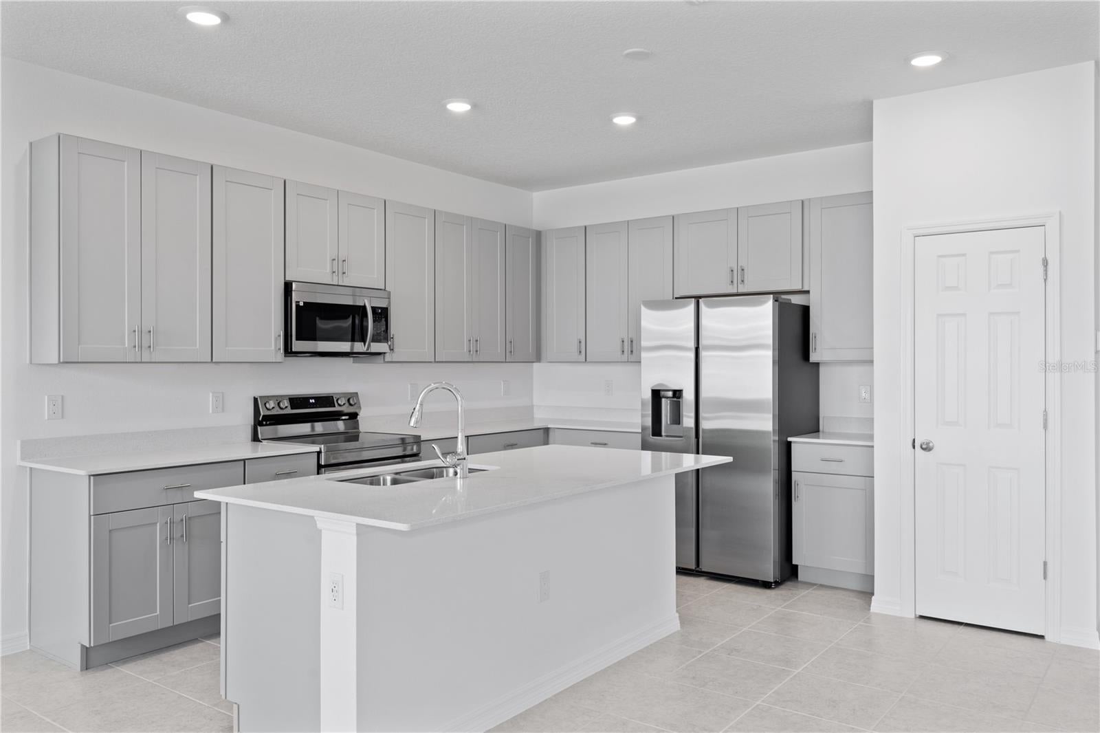 495 Silver Palm Dr, Haines City, FL 33844 photo