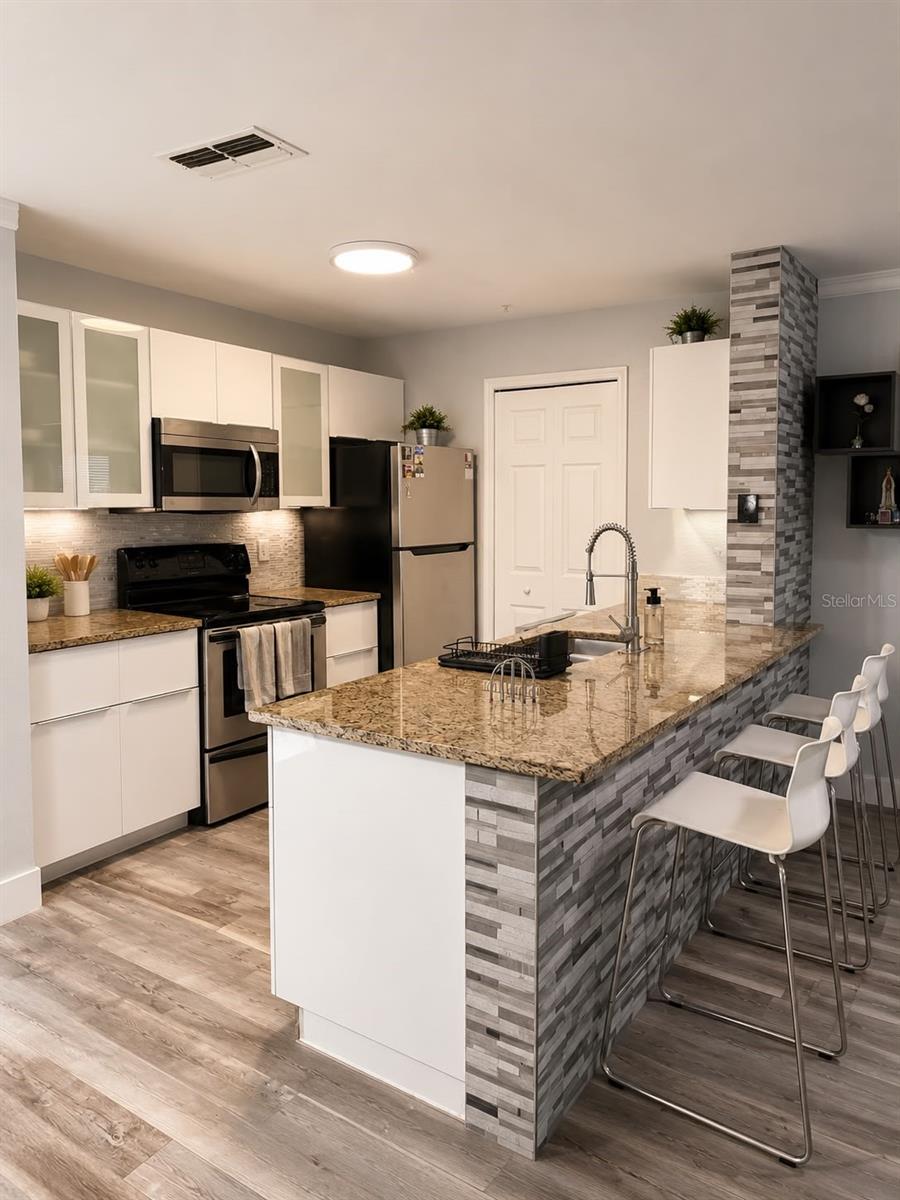 5463 Vineland Rd #5203, Orlando, FL 32811 photo