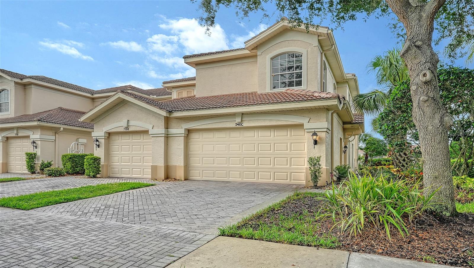 7106 Prosperity Cir, Sarasota, FL 34238