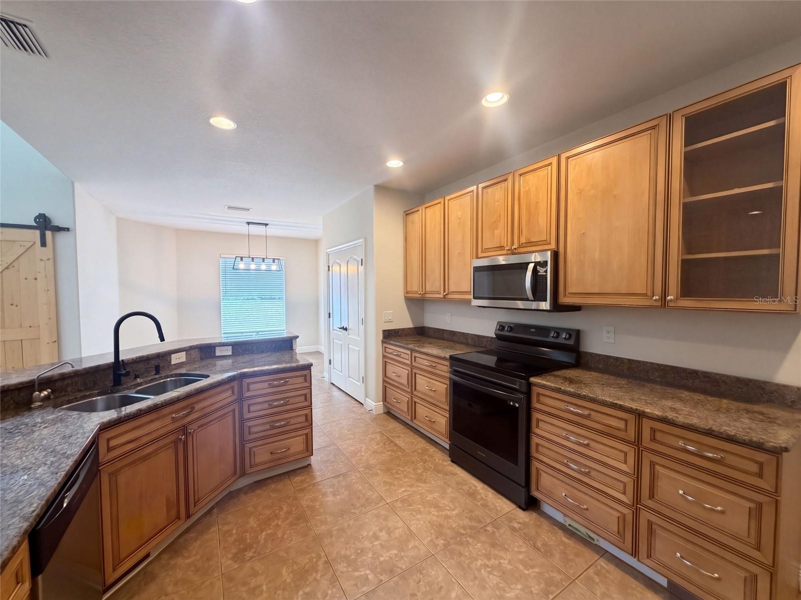 2015 River Crossing Dr, Valrico, FL 33596 photo