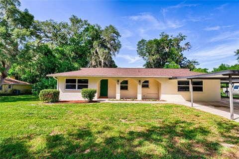 Single Family Residence in KEYSTONE HEIGHTS FL 221 SW GROVE STREET.jpg