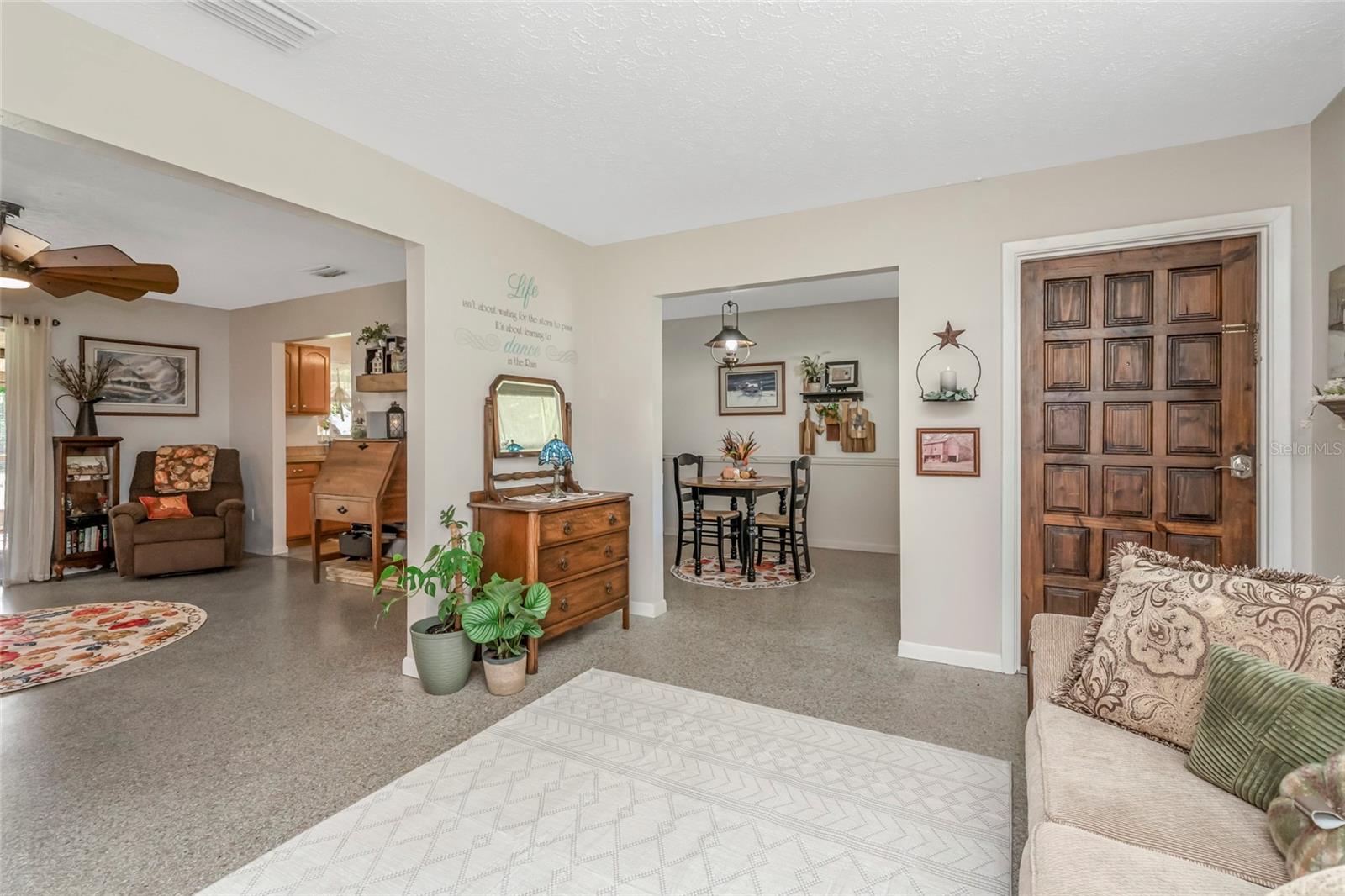 12212 Floral Ln, Thonotosassa, FL 33592 photo