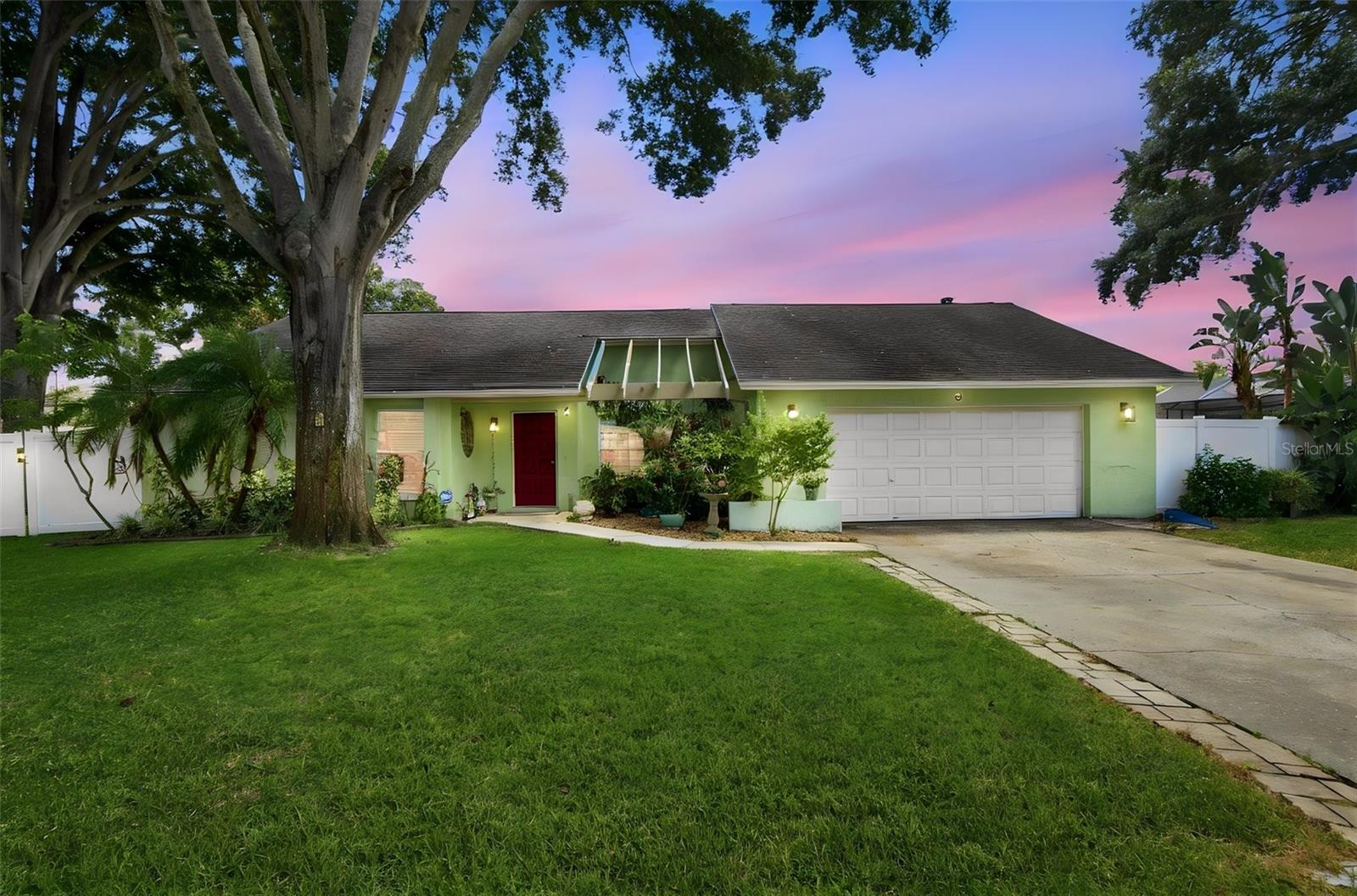 157 Foxcroft Dr, Palm Harbor, FL 34683