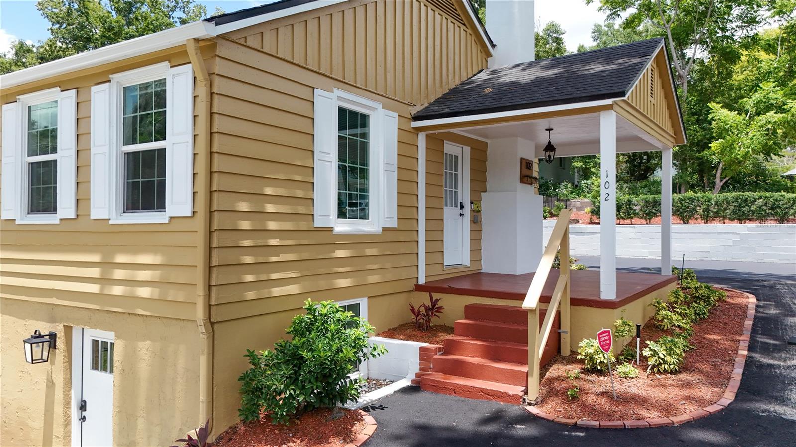 102 N Clayton St, Mount Dora, FL 32757 photo