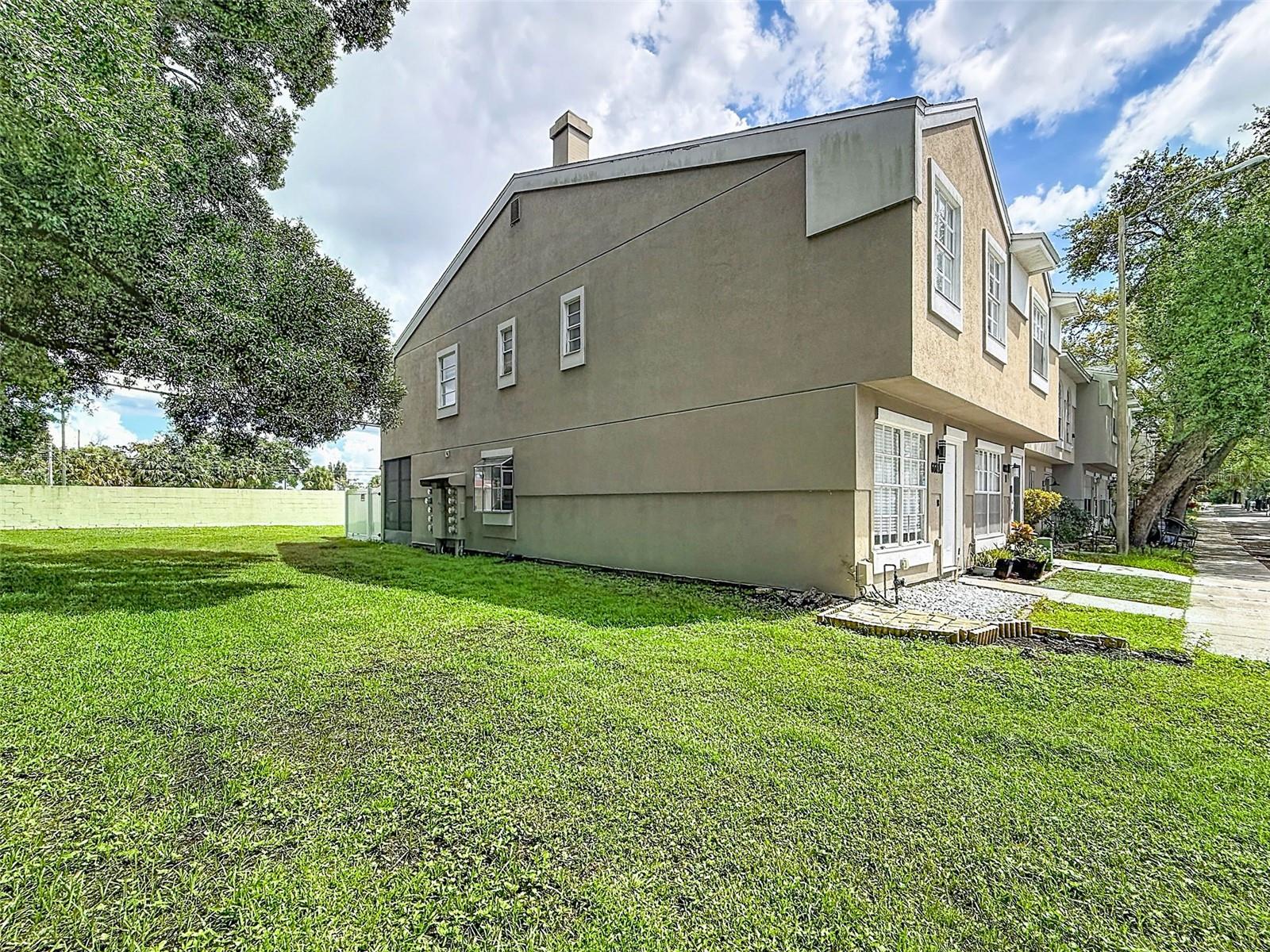 6601 121 Ave #J, Largo, FL 33773 photo