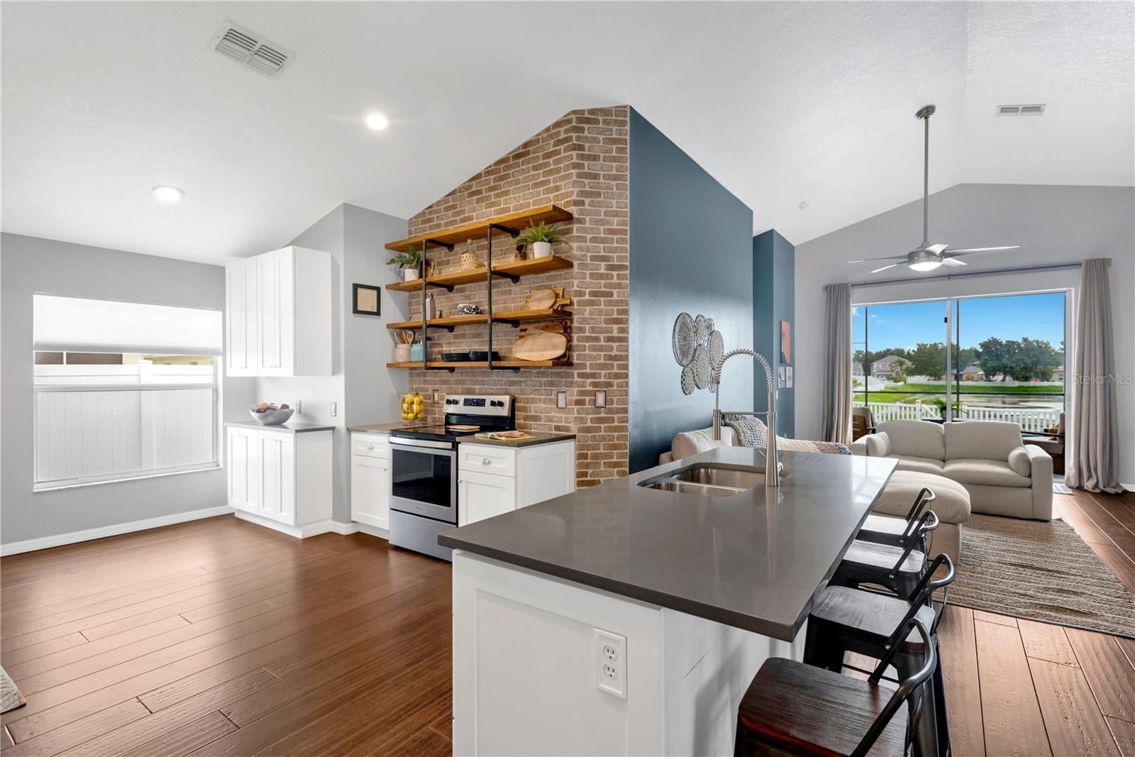 31319 Golden Gate Dr, Wesley Chapel, FL 33545 photo