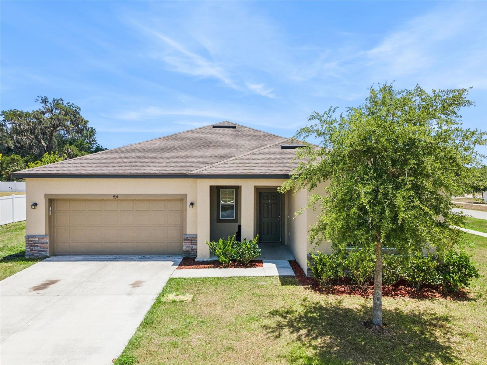 903 Shimmering Oaks Ln, Seffner, FL 33584