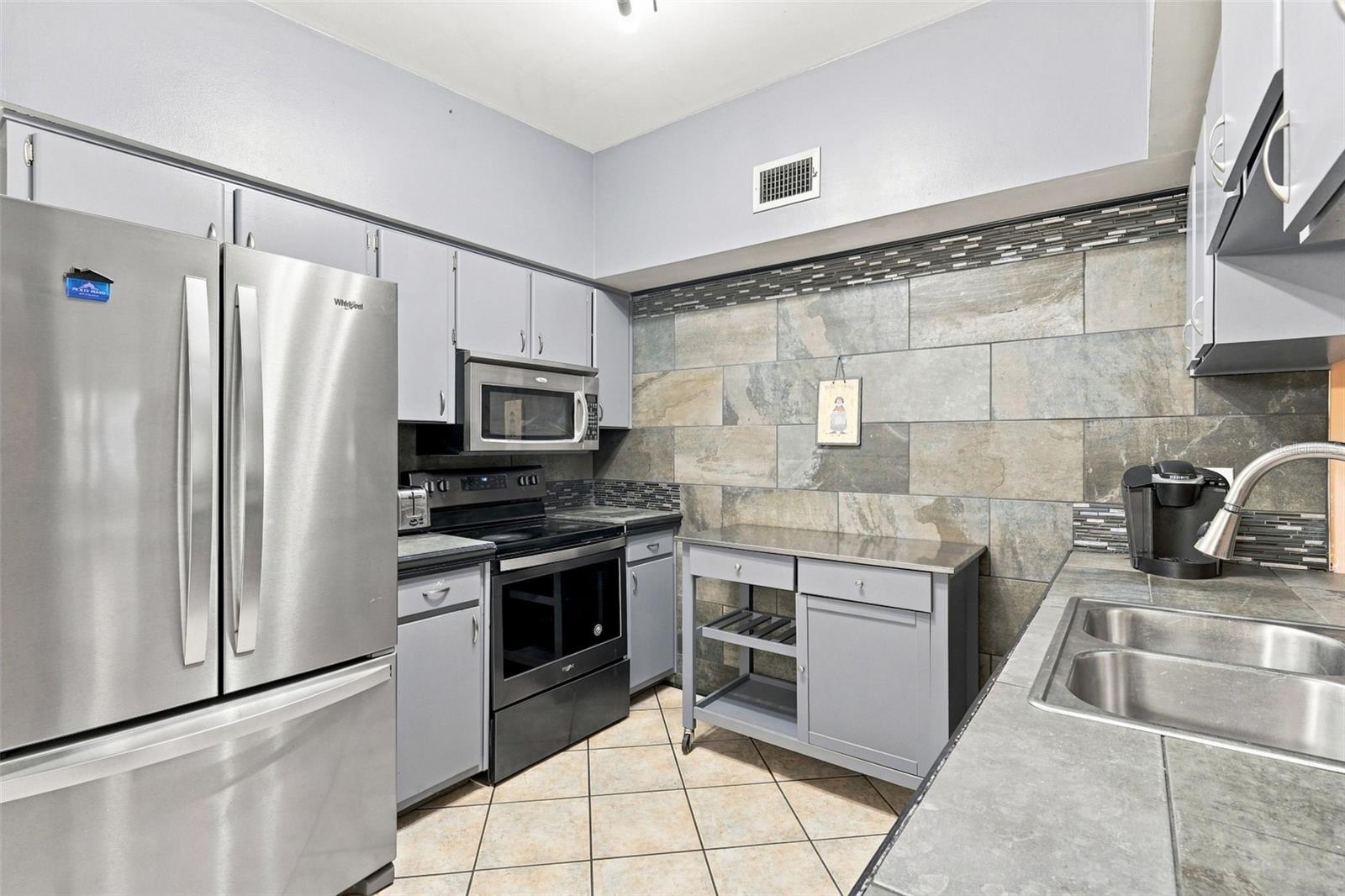 275 Abbott Ave, Lake Mary, FL 32746 photo