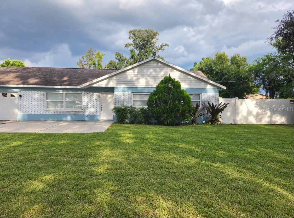 8601 Twin Lake Blvd, Tampa, FL 33614 photo