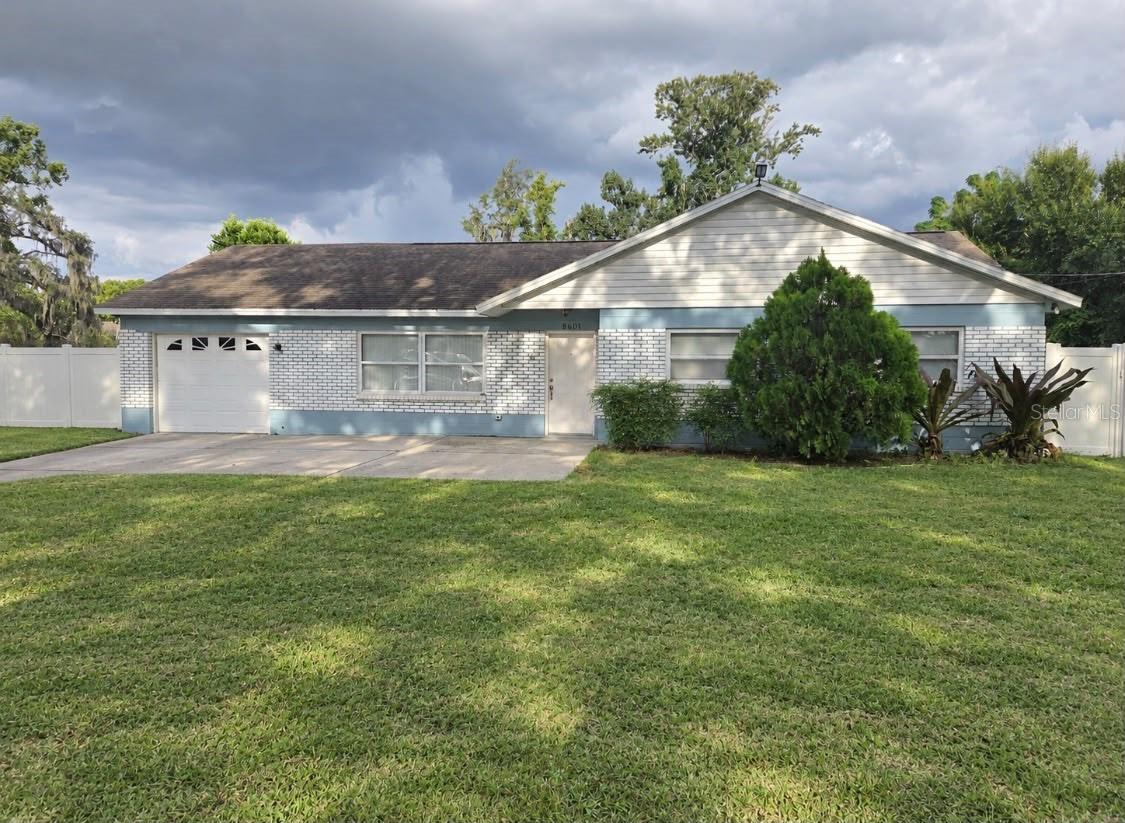 8601 Twin Lake Blvd, Tampa, FL 33614