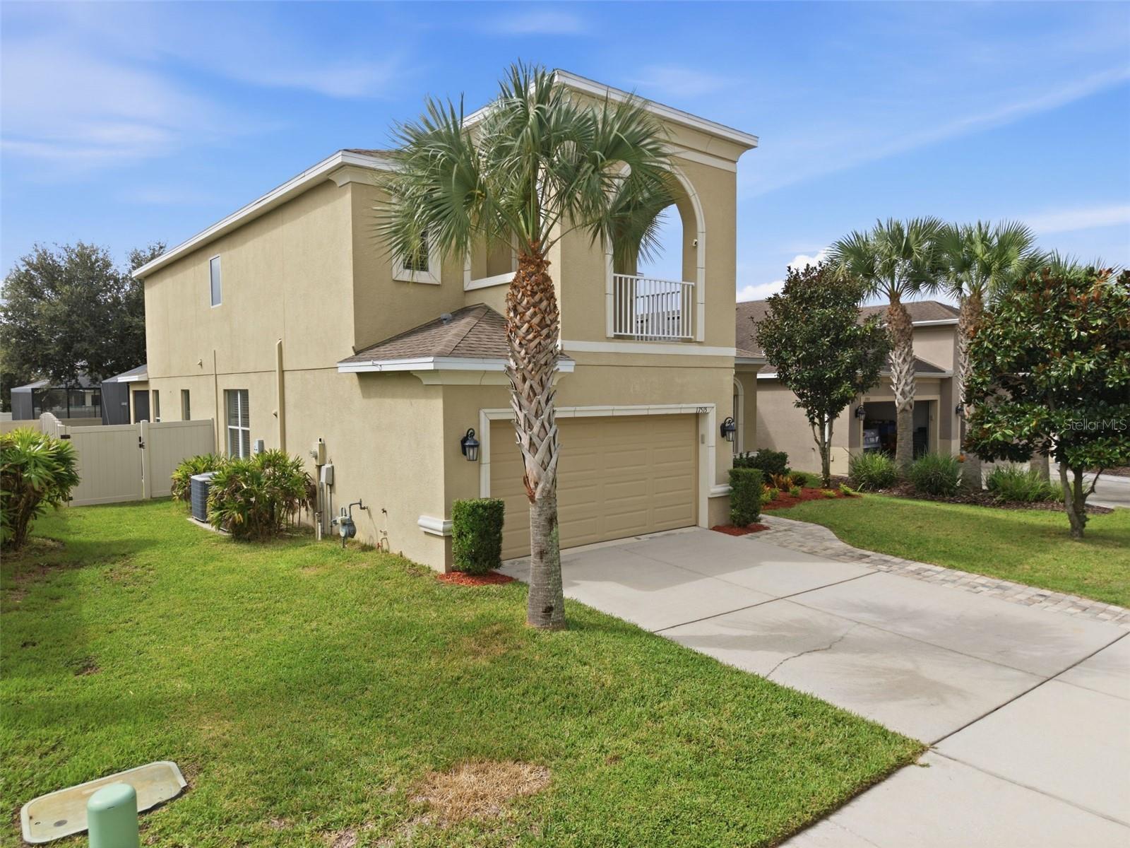 17515 Bright Wheat Dr, Lithia, FL 33547 photo