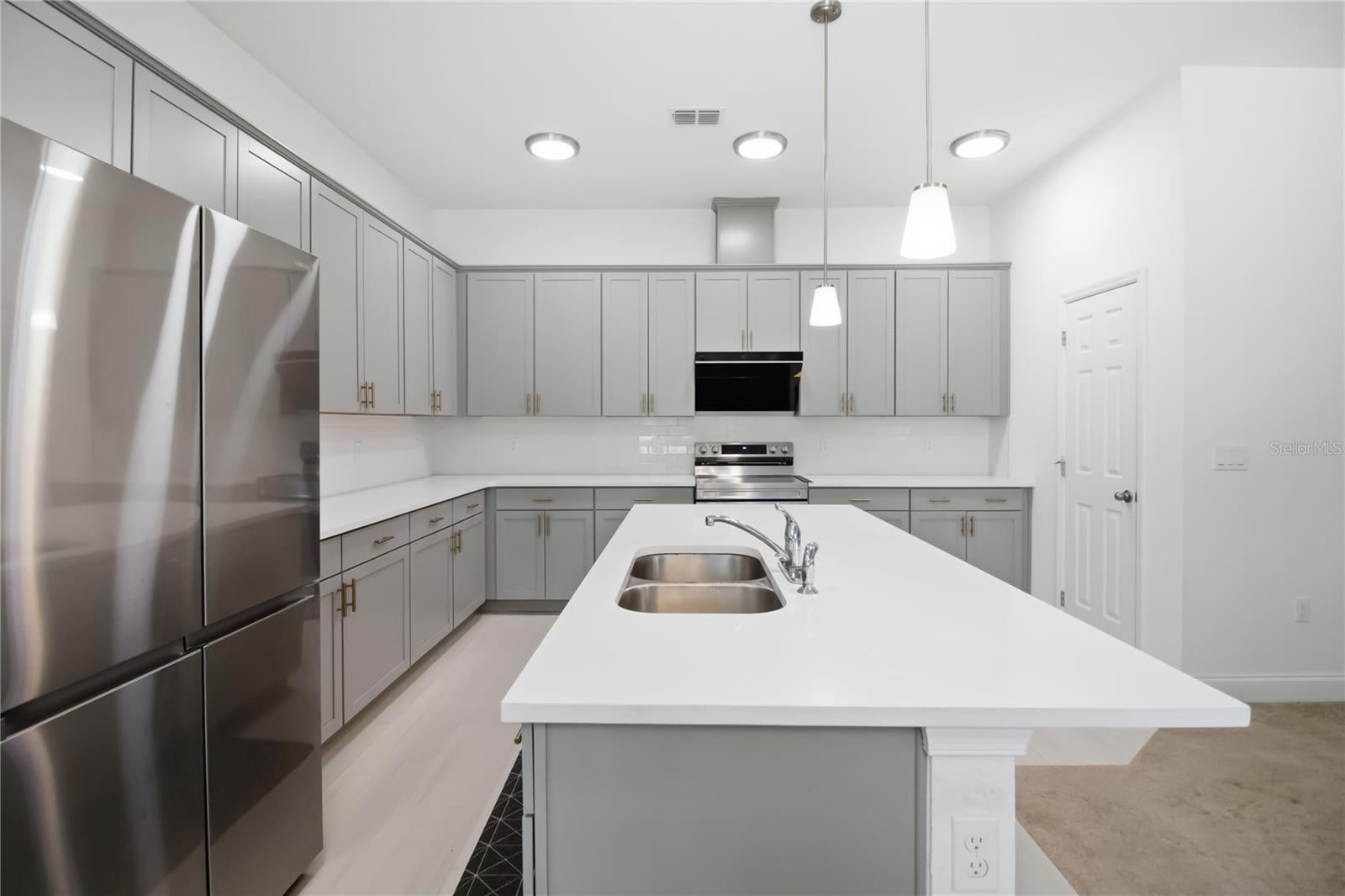 827 Dennis Ave, Orlando, FL 32807 photo